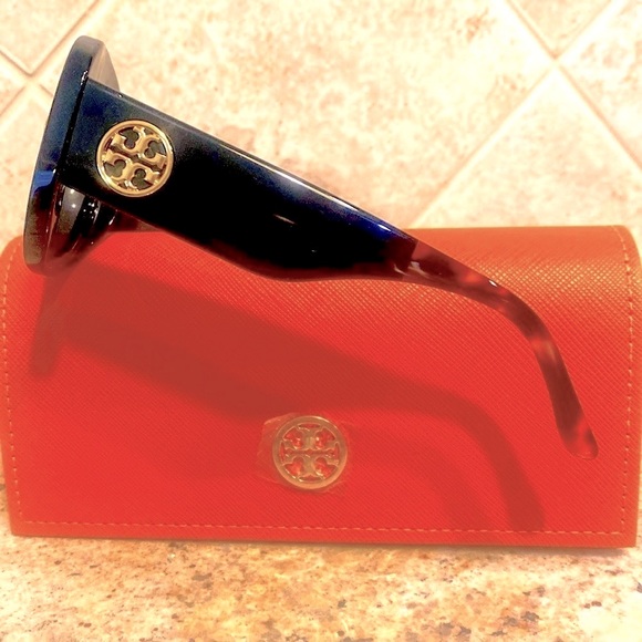 TORY BURCH NEW SUNGLASSES, CASE AND POUCH - Picture 2 of 16